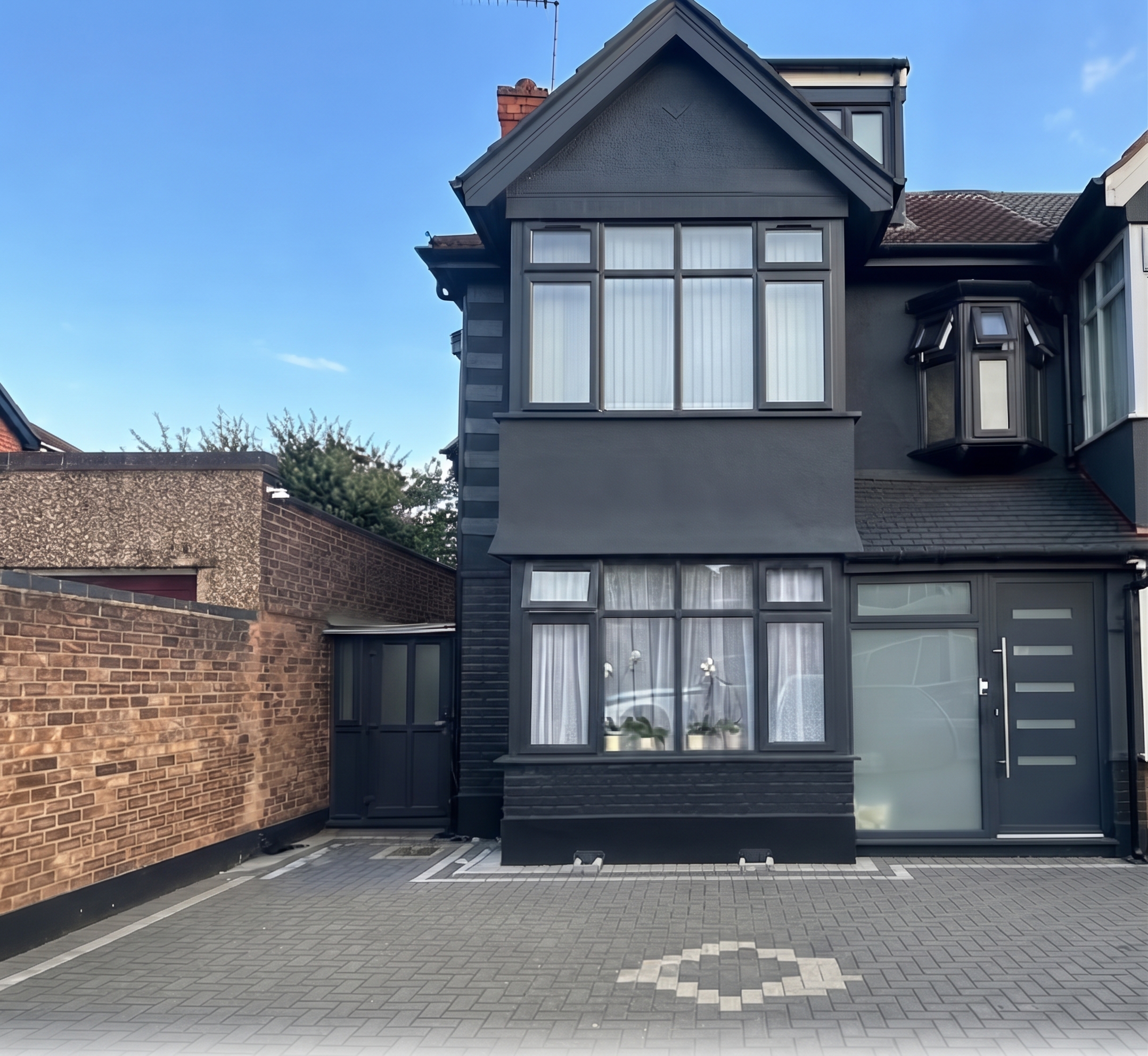 53 Clarendon Gardens, Wembley, HA9 7QN - photo 1